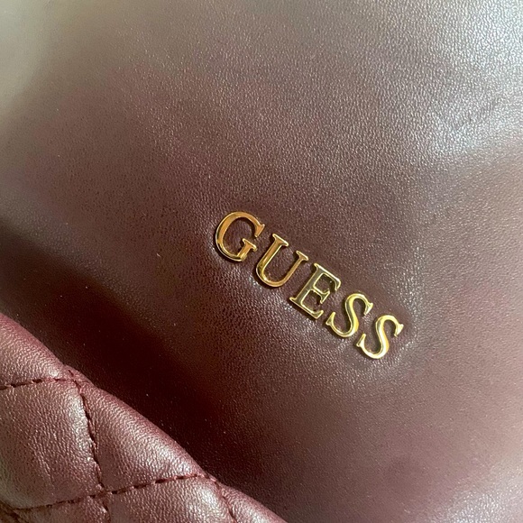 Guess Burgundy Colour Backpack Bag - Perfect for Travel - Picture 3 of 11